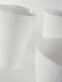 Foto van Indoor pottery vase kara mix white via burobloemen