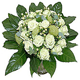 Foto van Compact bloemen boeket met witte rozen via burobloemen