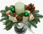 Kerststuk groen zilver in glazen vaas  burobloemen