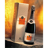 Foto van Veuve clicquot 0,75ltr ponsardin champagne vcp demi sec giftpack via burobloemen